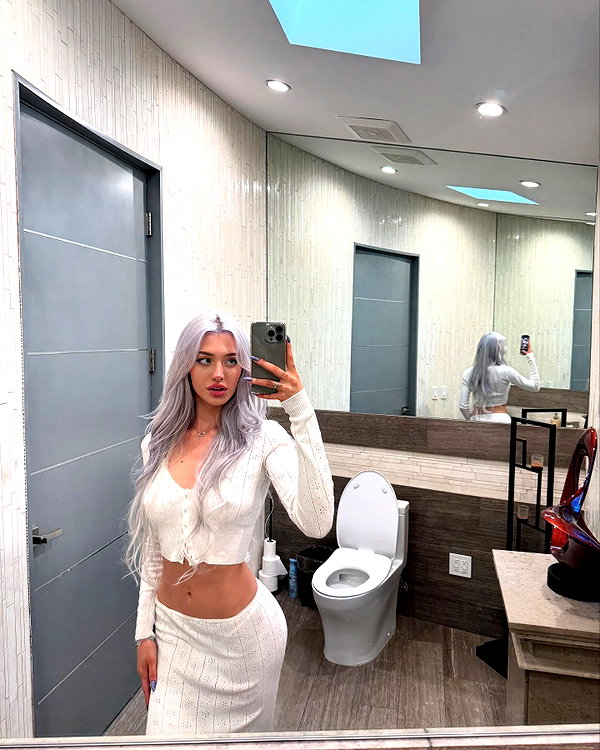 aleksandraverse instagram image archive image