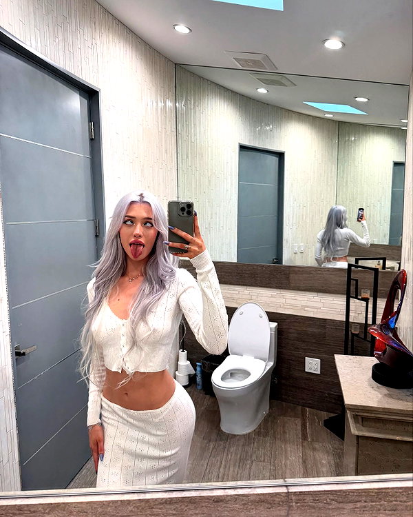 aleksandraverse instagram image archive image