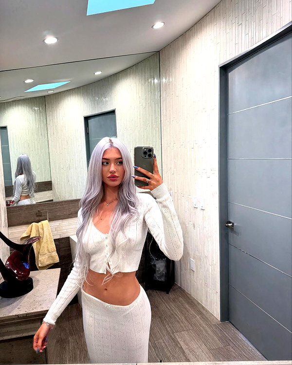 aleksandraverse instagram image archive image