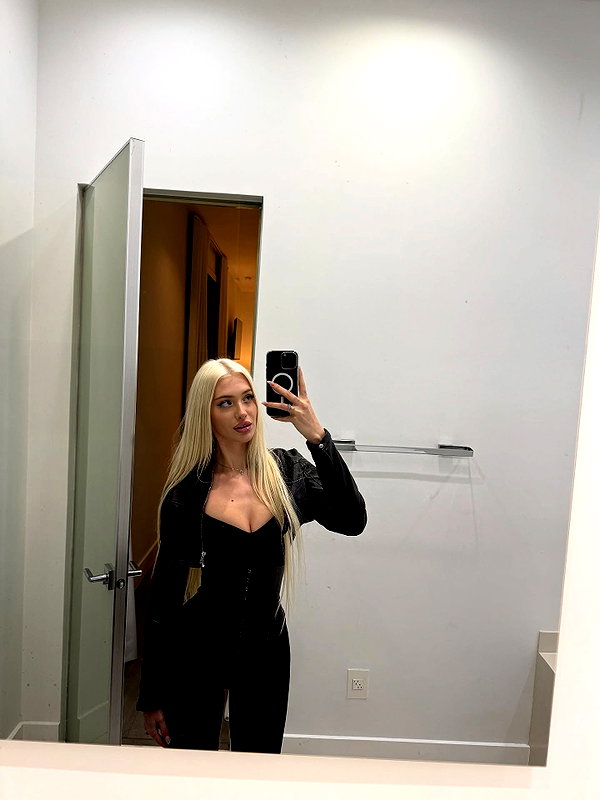 aleksandraverse instagram image archive image