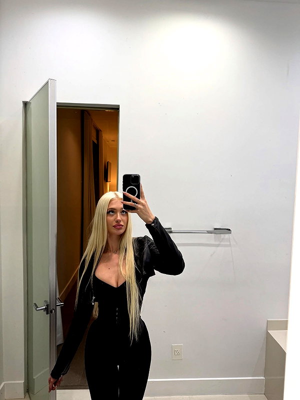 aleksandraverse instagram image archive image