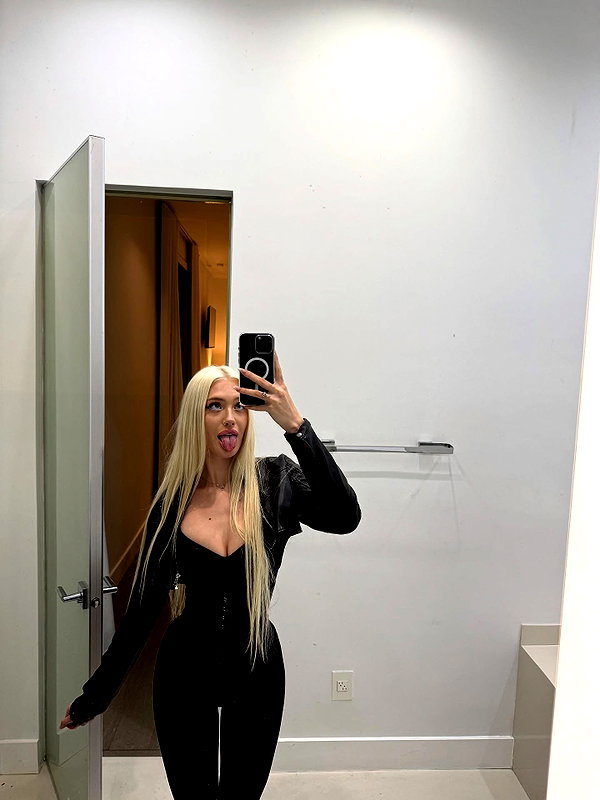 aleksandraverse instagram image archive image