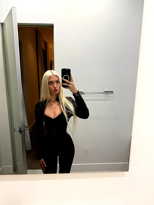 aleksandraverse instagram image archive image