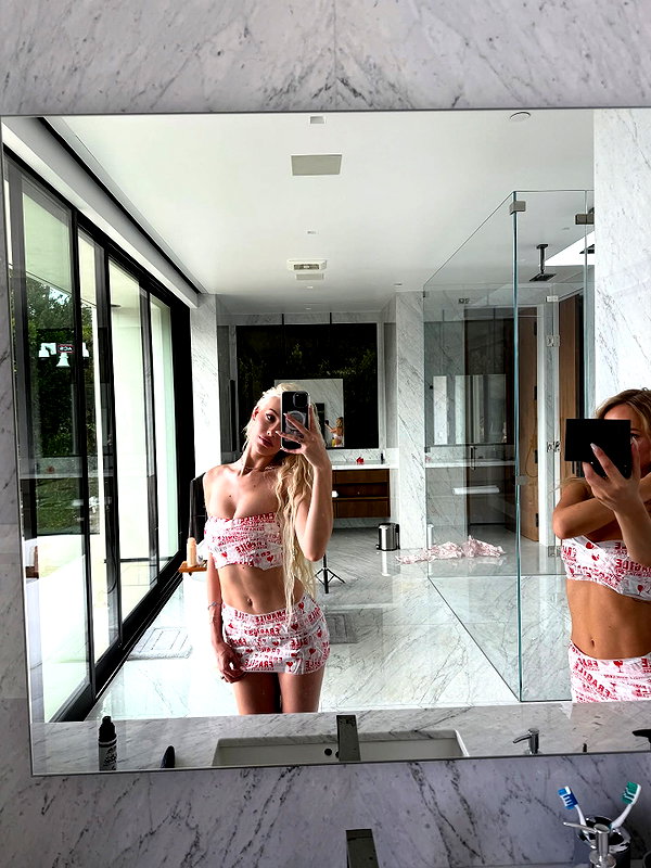 aleksandraverse instagram image archive image