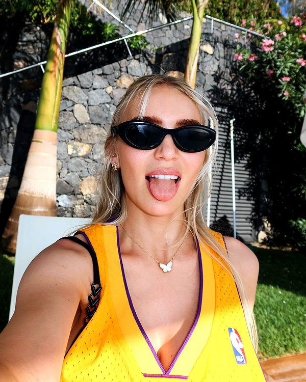 alexisshv instagram image archive image