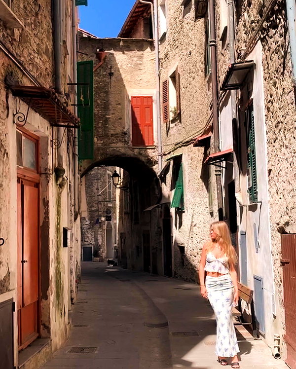 alina_mtsn instagram image archive image