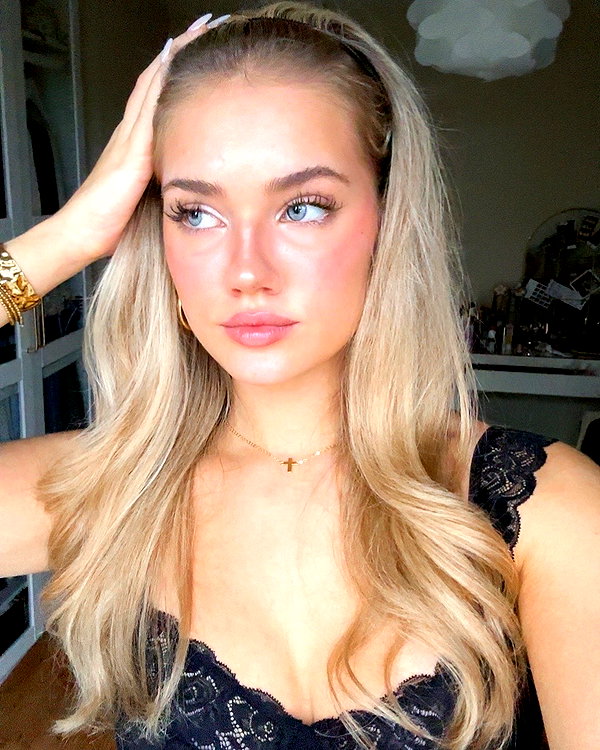 alina_mtsn instagram image archive image
