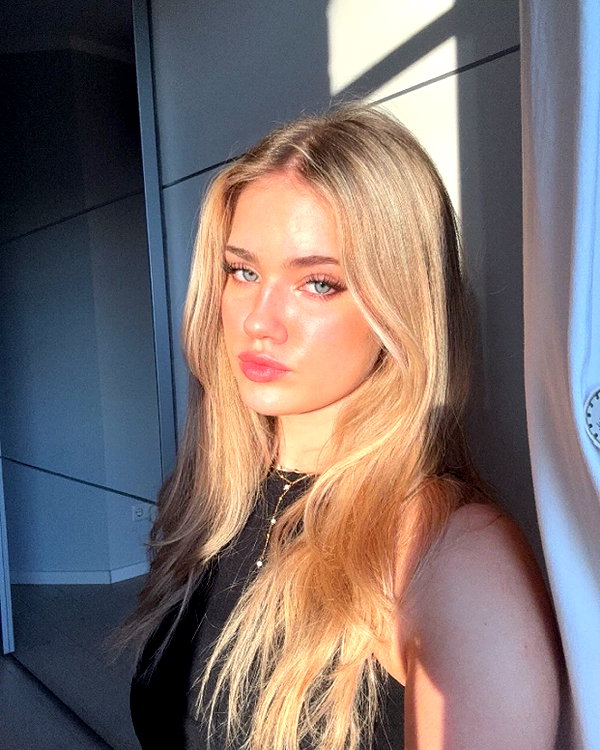 alina_mtsn instagram image archive image