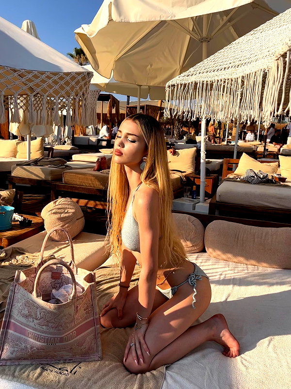 alishenyka instagram image archive image