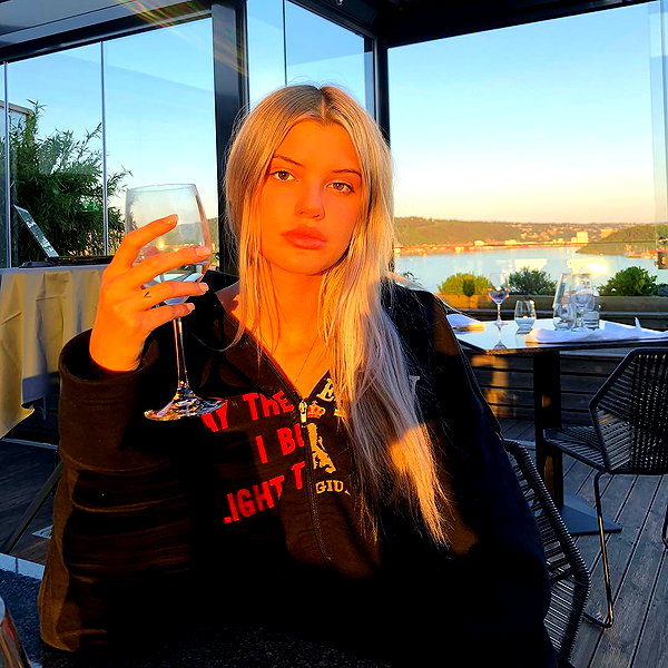 alissaviolet instagram image archive image