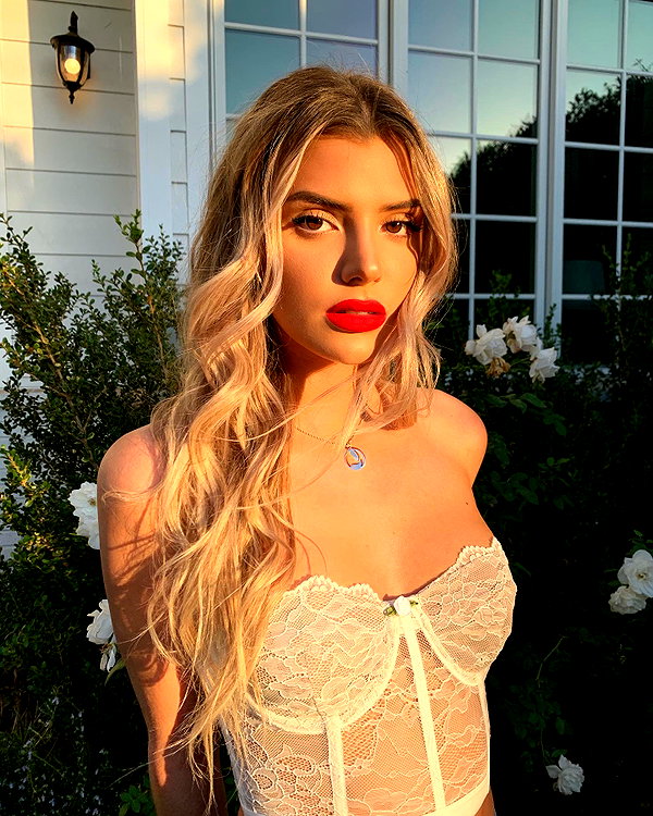 alissaviolet instagram image archive image