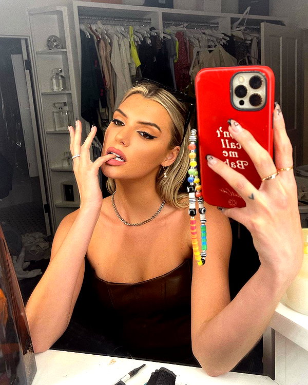 alissaviolet instagram image archive image