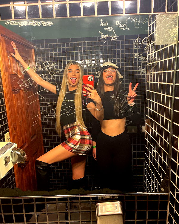 alissaviolet instagram image archive image