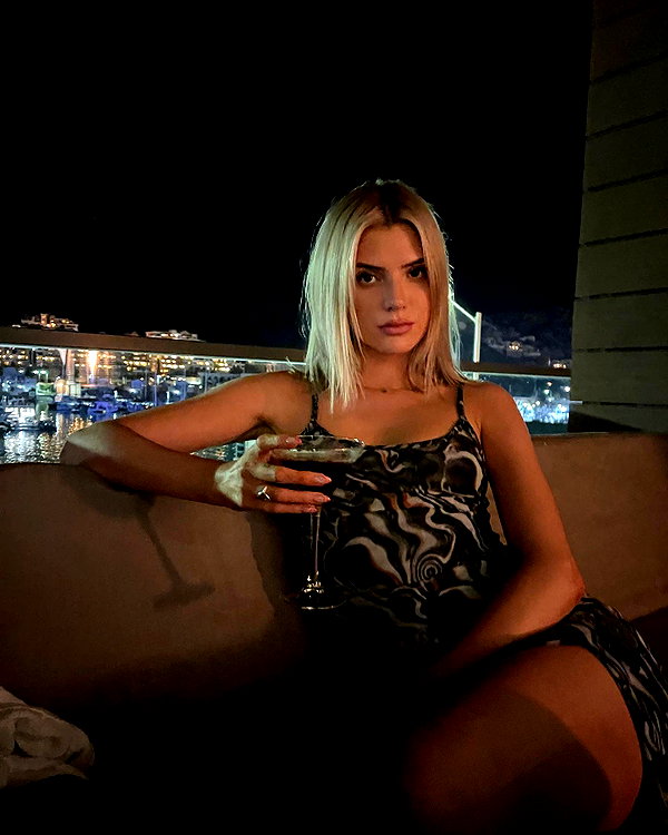 alissaviolet instagram image archive image