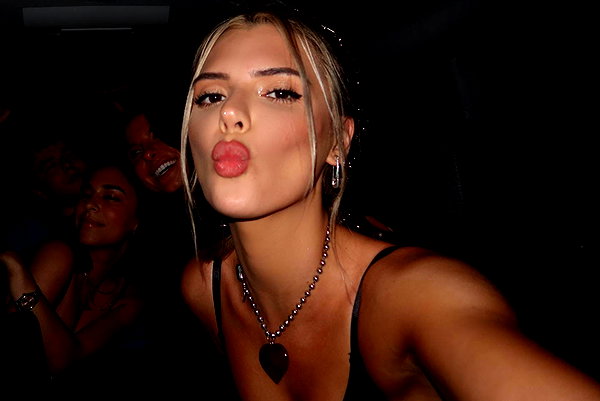 alissaviolet instagram image archive image