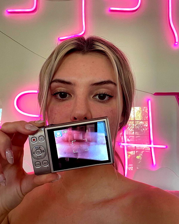 alissaviolet instagram image archive image