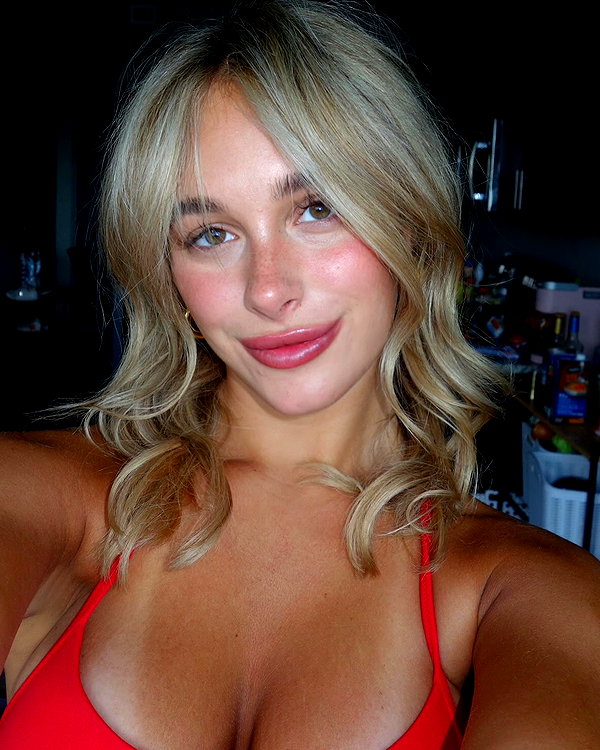 alyssa.lukens instagram image archive image