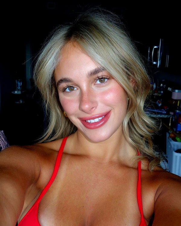 alyssa.lukens instagram image archive image