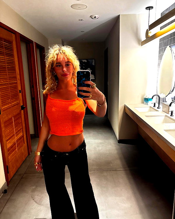 alyssa.lukens instagram image archive image