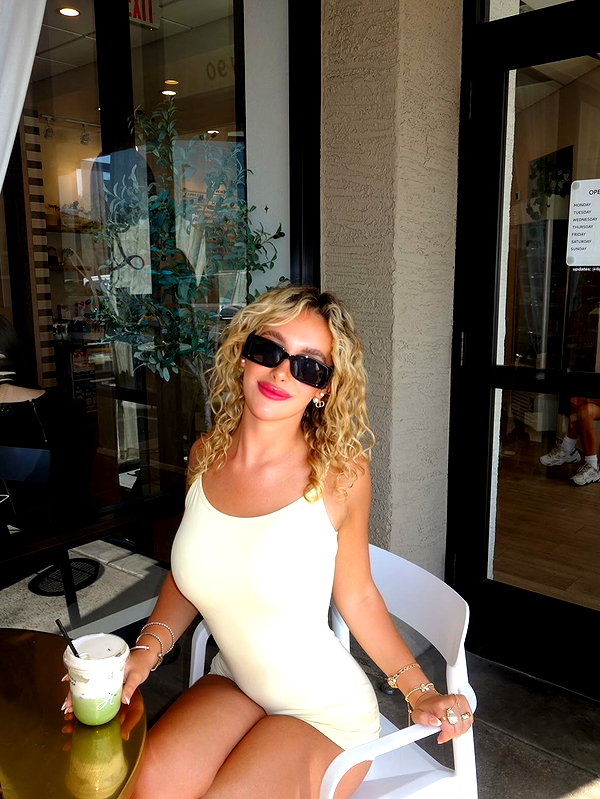 alyssa.lukens instagram image archive image