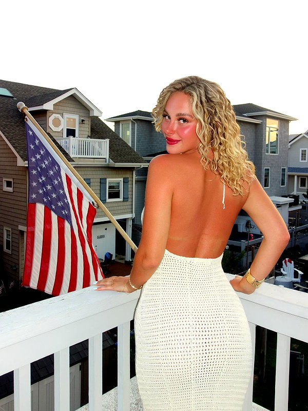 alyssa.lukens instagram image archive image