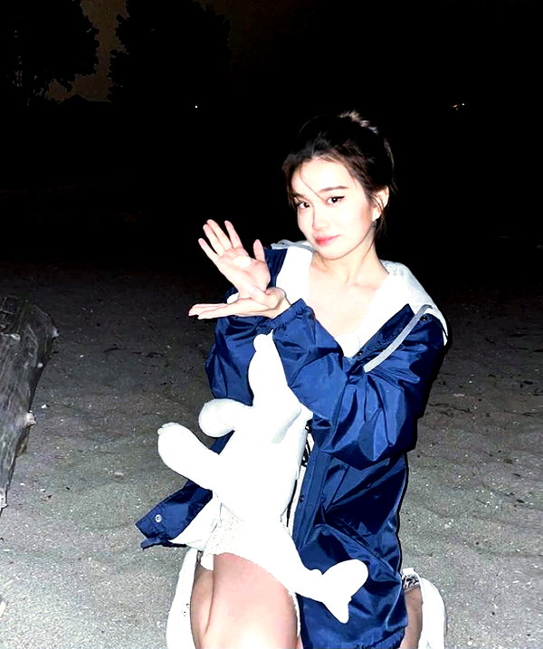 angelina.zhq instagram image archive image