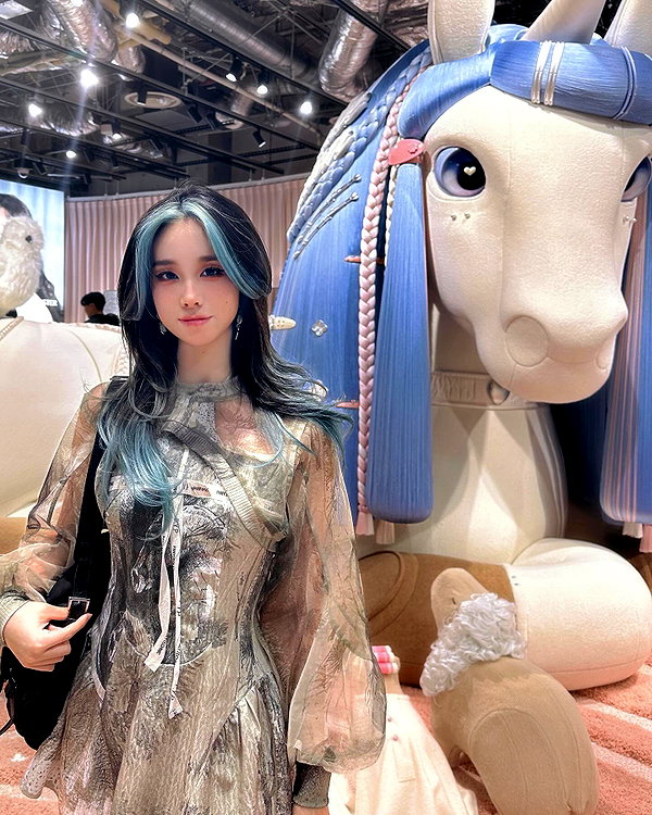 angelina.zhq instagram image archive image