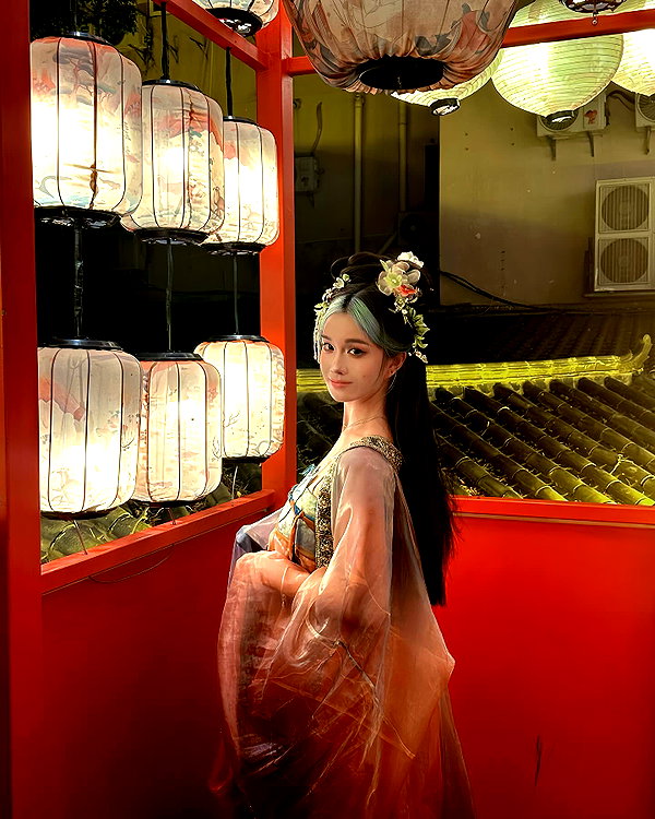 angelina.zhq instagram image archive image