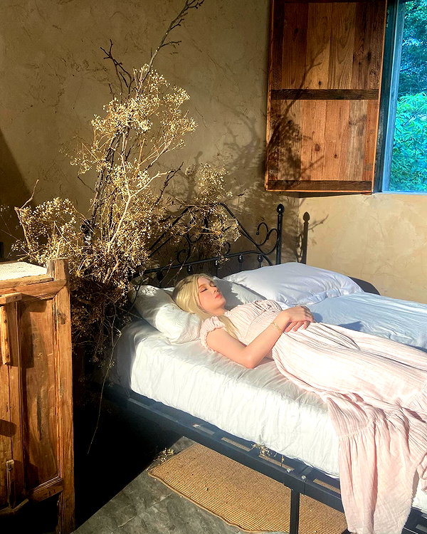 angelina.zhq instagram image archive image