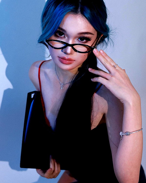 angelina.zhq instagram image archive image