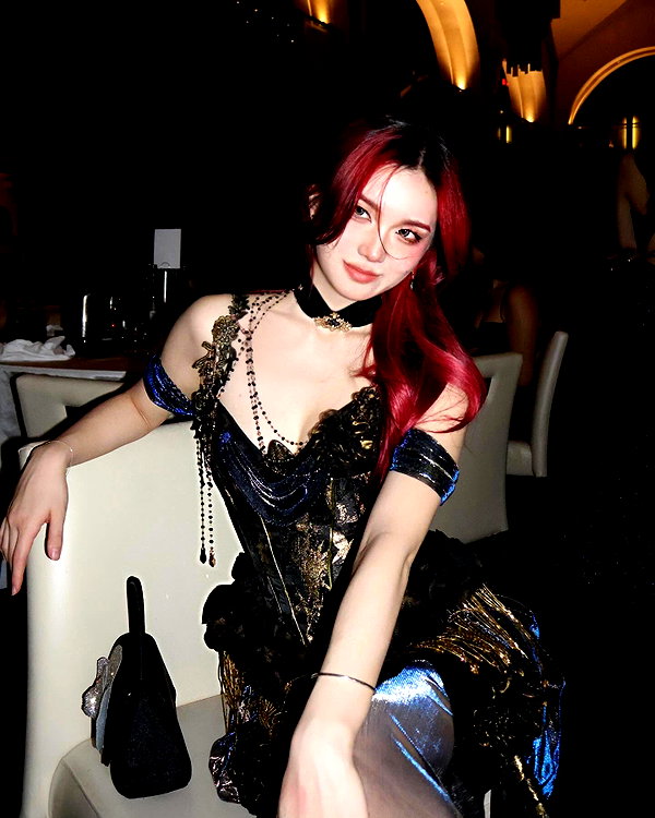 angelina.zhq instagram image archive image