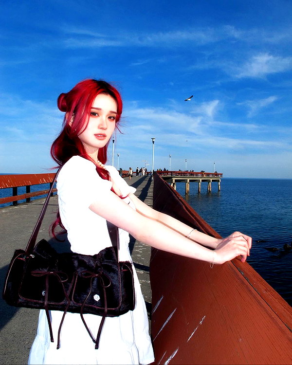 angelina.zhq instagram image archive image