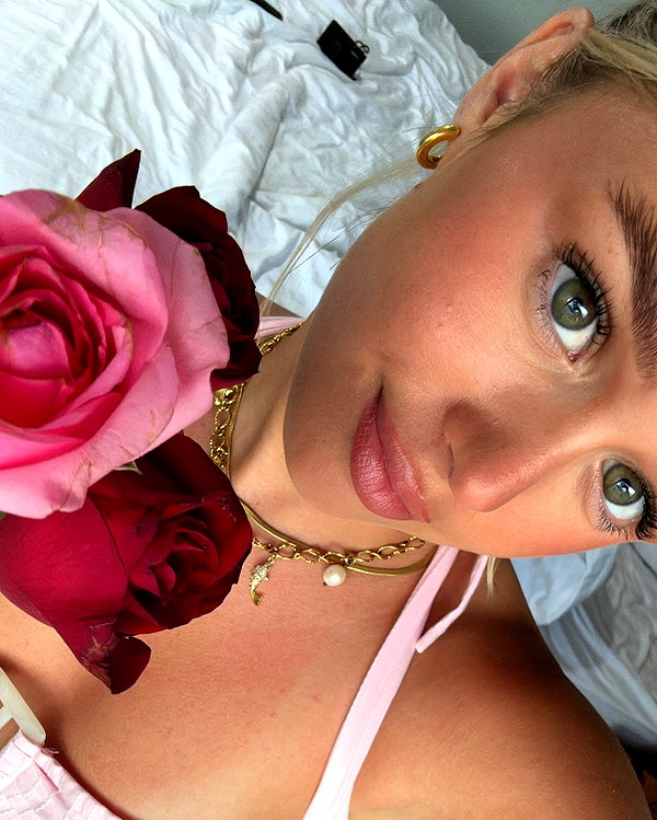 anika.wicks instagram image archive image