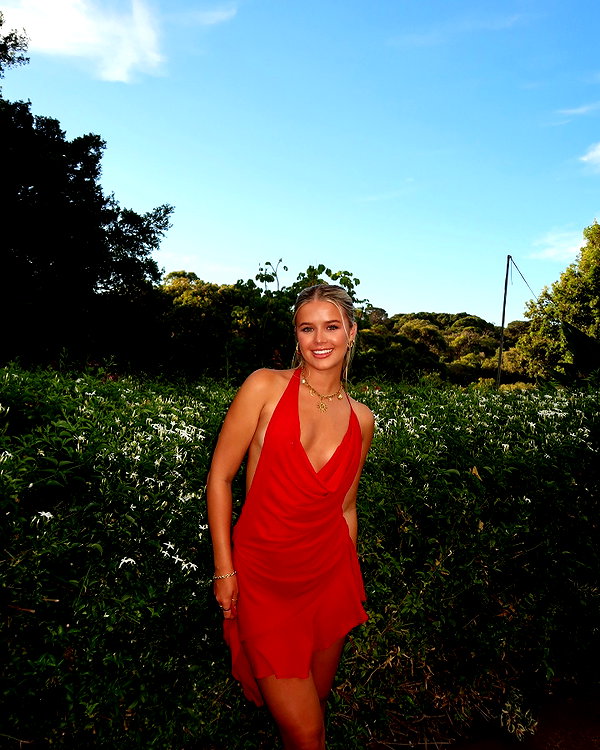 anika.wicks instagram image archive image