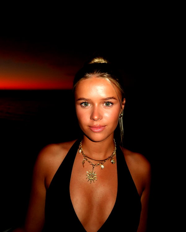 anika.wicks instagram image archive image
