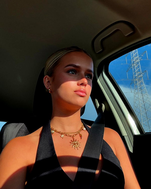 anika.wicks instagram image archive image