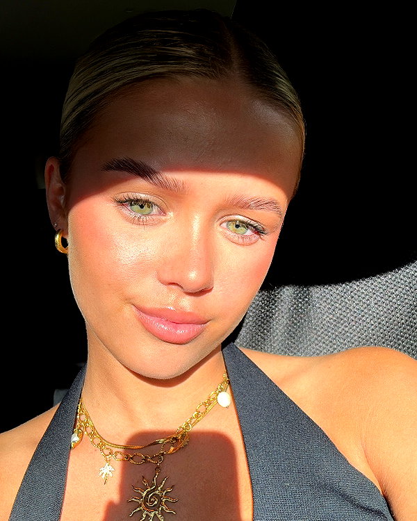 anika.wicks instagram image archive image