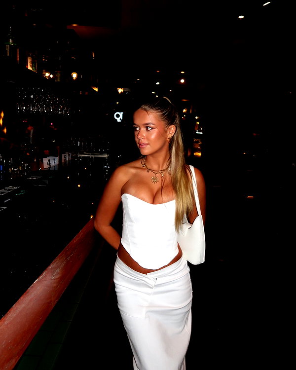 anika.wicks instagram image archive image
