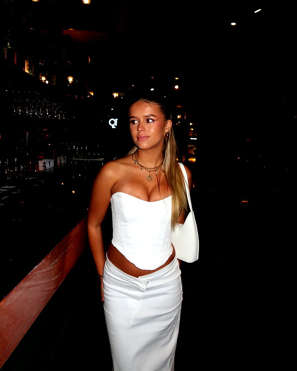 anika.wicks instagram image archive image