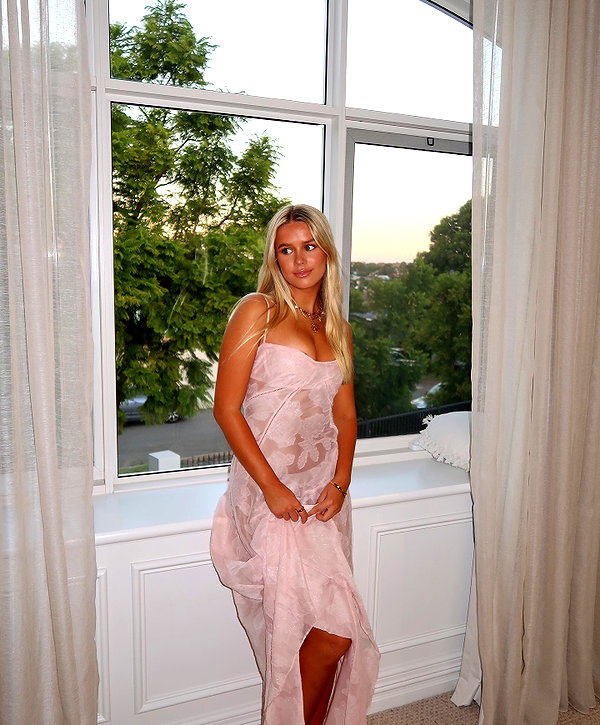 anika.wicks instagram image archive image