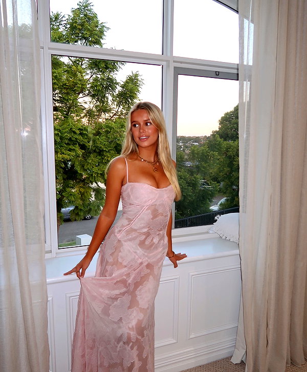 anika.wicks instagram image archive image