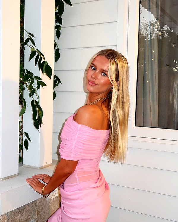 anika.wicks instagram image archive image