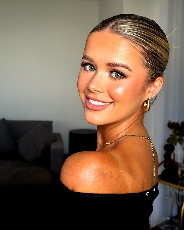 anika.wicks instagram image archive image