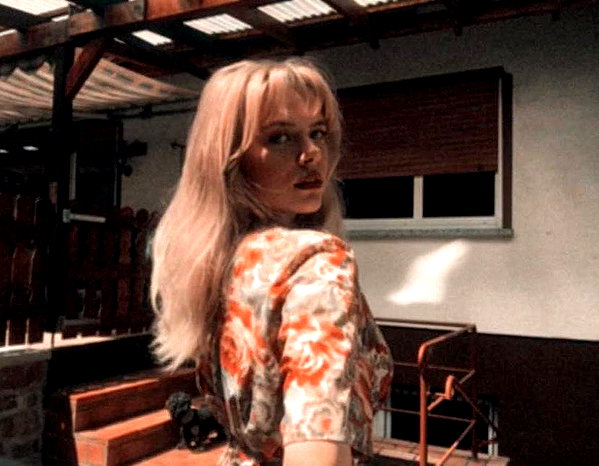 anika_braun__ instagram image archive image