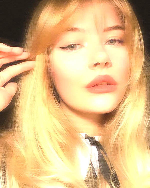 anika_braun__ instagram image archive image
