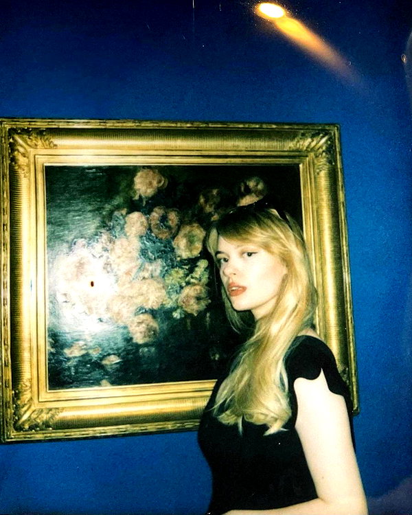 anika_braun__ instagram image archive image