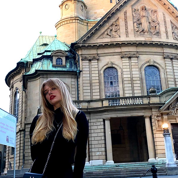 anika_braun__ instagram image archive image