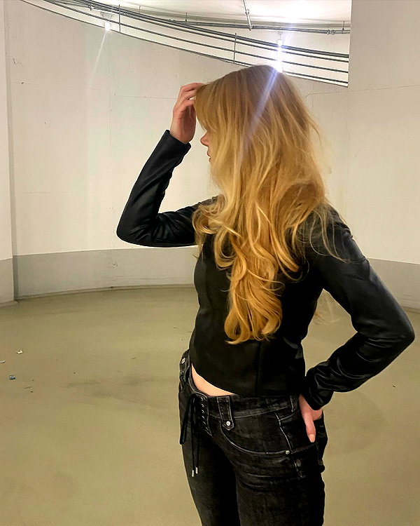anika_braun__ instagram image archive image