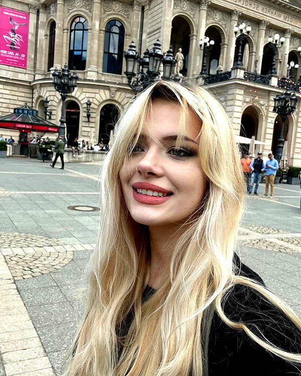 anika_braun__ instagram image archive image