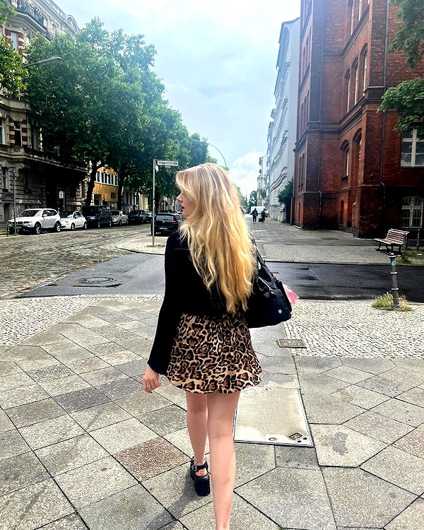 anika_braun__ instagram image archive image